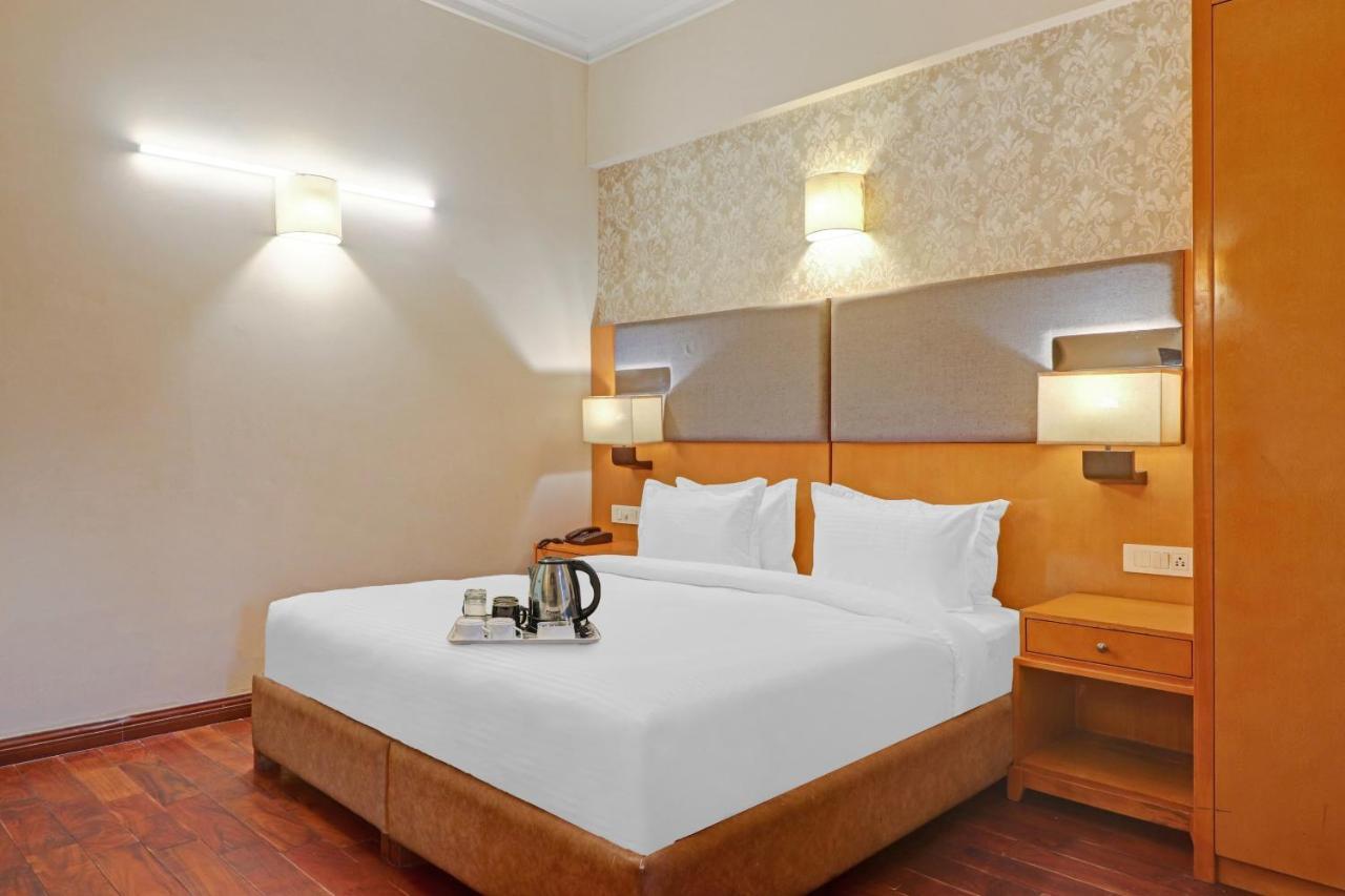 Oyo Townhouse 934 L'Elegant Hotel & Banquetby Ace Manor Ghaziabad Eksteriør bilde