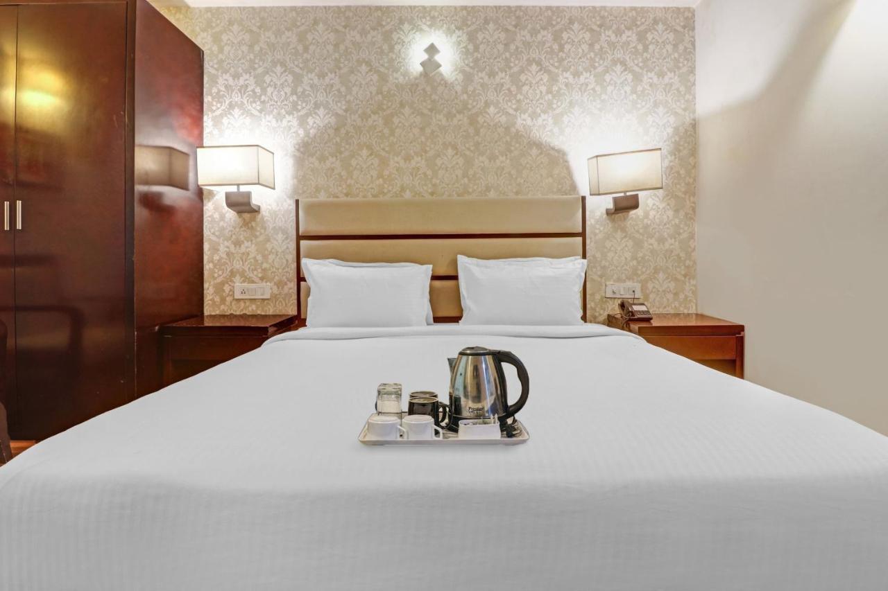 Oyo Townhouse 934 L'Elegant Hotel & Banquetby Ace Manor Ghaziabad Eksteriør bilde